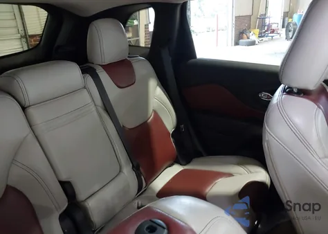 2016 Jeep Cherokee Latitude z USA, uszkodzony, nr VIN 1C4PJMCB9GW112030